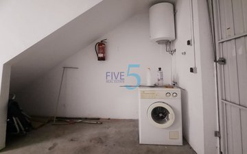 Property slide 32