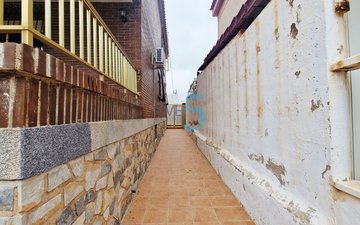 Property slide 32