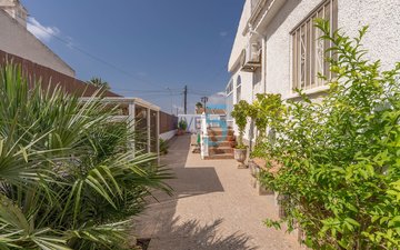 Property slide 32