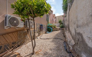 Property slide 32
