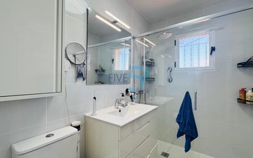 Property slide 14