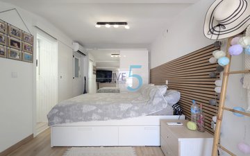 Property slide 21