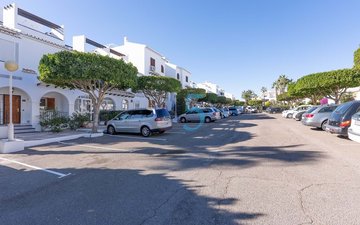 Property slide 32