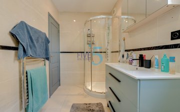 Property slide 16