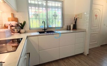 Property slide 25