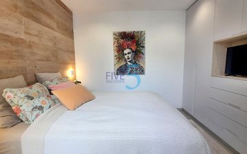 Property slide 32