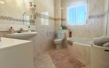 Property slide 32