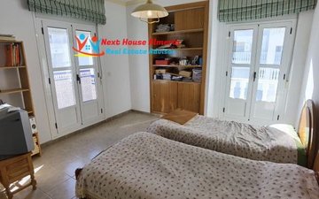 Property slide 32