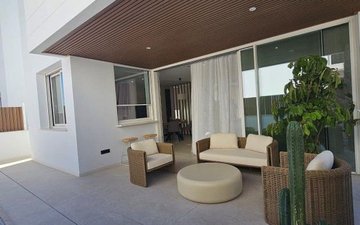 Property slide 82