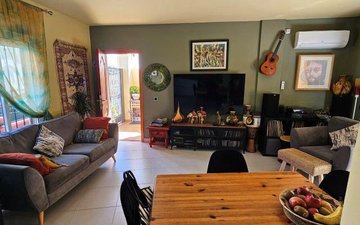 Property slide 32