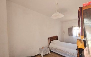 Property slide 32