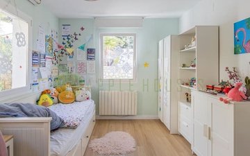 Property slide 32