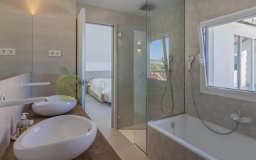 Property slide 32