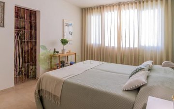 Property slide 32