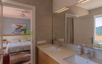 Property slide 48