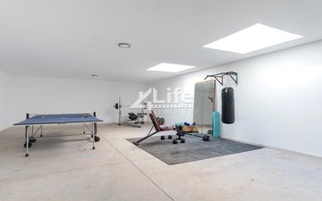 Property slide 40