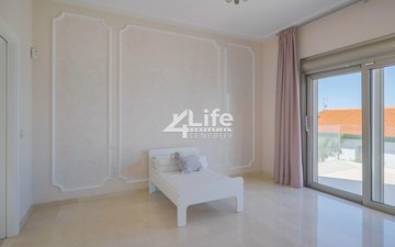 Property slide 32