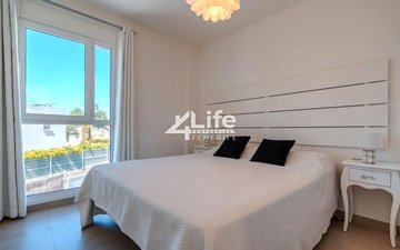 Property slide 32