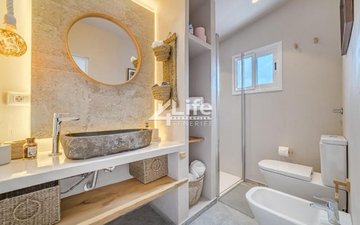 Property slide 18