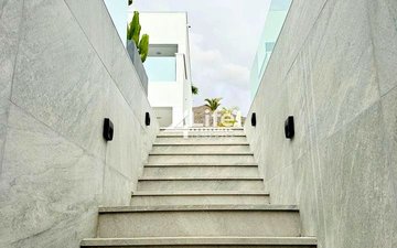 Property slide 32