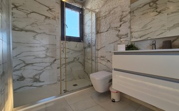 Property slide 32