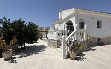 Property slide 32