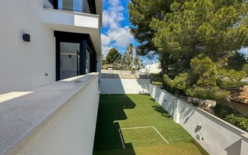 Property slide 32