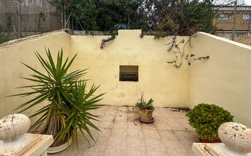 Property slide 22