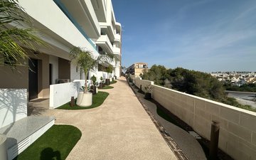 Property slide 32