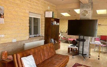 Property slide 32
