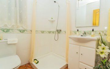Property slide 32