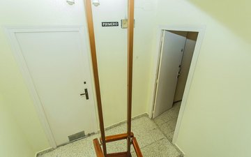Property slide 32