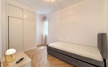 Property slide 32