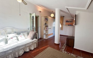 Property slide 32