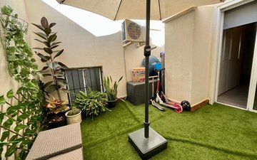 Property slide 32