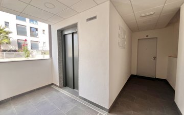 Property slide 32