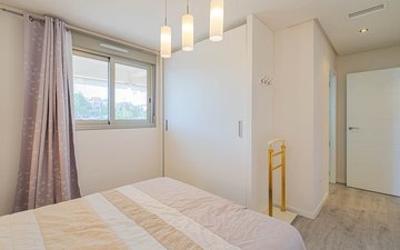 Property slide 32
