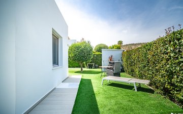 Property slide 32