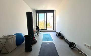 Property slide 32