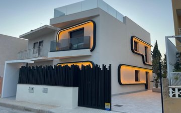 Property slide 44