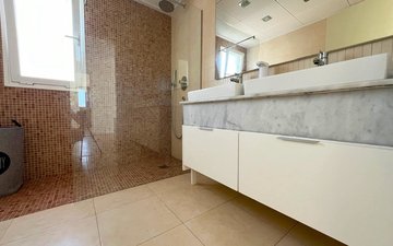 Property slide 48