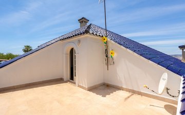 Property slide 32