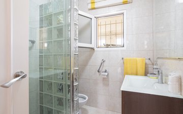 Property slide 32