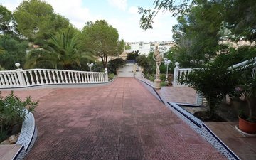 Property slide 32