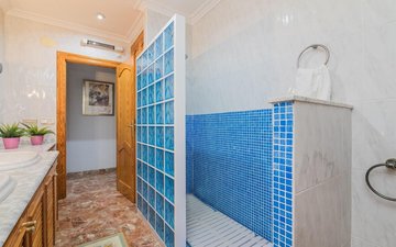 Property slide 32