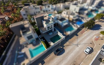 Property slide 32