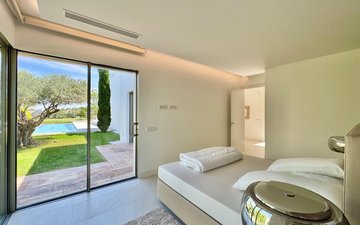 Property slide 40