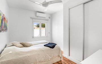 Property slide 32