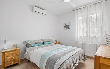 Property slide 32