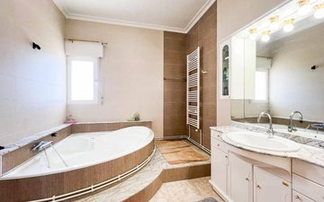 Property slide 16